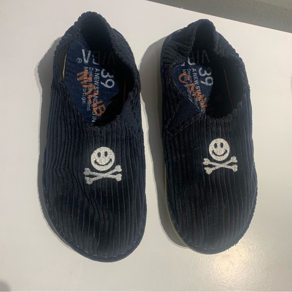 Vibae x Canvas Poseidon Women’s 6.5 Slippers blue/caramel)